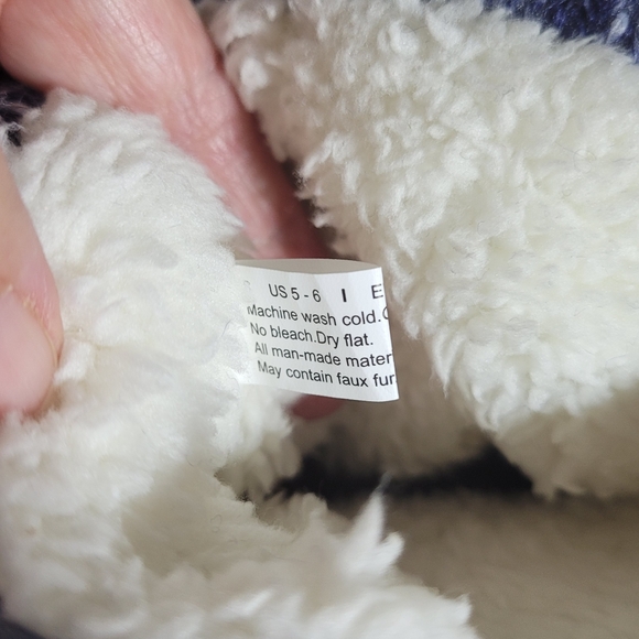 Size small 5/6. Bootie slippers with memory foam - Picture 8 of 11